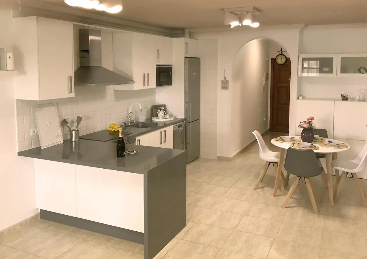 Apartment Casa Krisma, Fabulous Modern Spacious 2 Bedrooms Apartment, Remote Work, Fast Wifi, Parking And Ac Costa Adeje